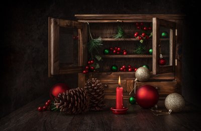 素朴なクリスマスの静物画 作： Margareth Perfoncio