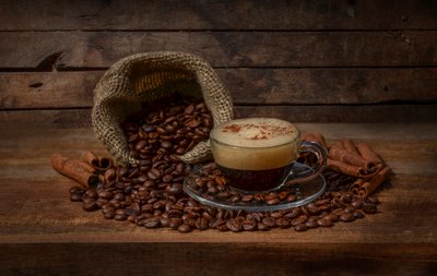 素朴なコーヒーの静物画 作： Margareth Perfoncio