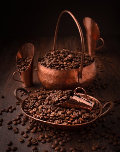 素朴な銅色のコーヒー 作： Margareth Perfoncio