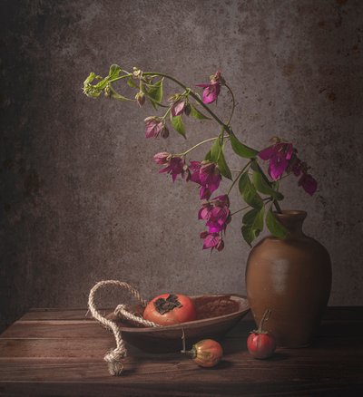 素朴な花の静物画 作： Margareth Perfoncio