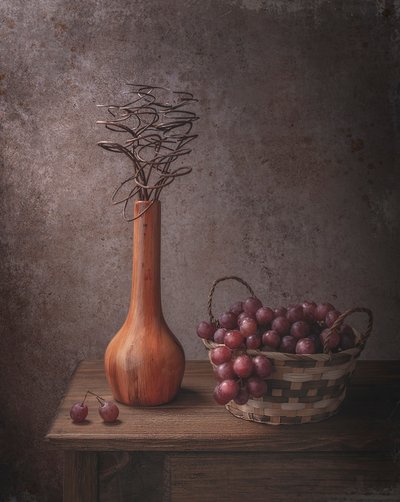 素朴なブドウの静物画 作： Margareth Perfoncio