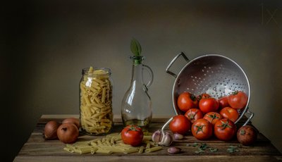 素朴なイタリアの食材 作： Margareth Perfoncio