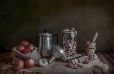 素朴なキッチン用品 作： Margareth Perfoncio