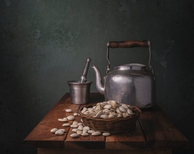 素朴なキッチンの静物画 作： Margareth Perfoncio
