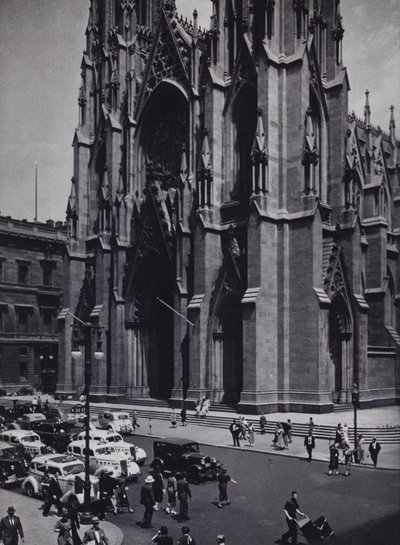 マンハッタン: 聖パトリック大聖堂 (白黒写真) 作： Mario Bucovich