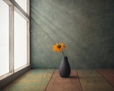 「黄金の花」の静物画 作： Marko Klavs