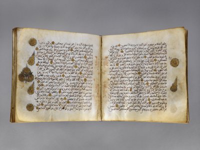 マグリビ文字のコーラン写本、ラビー・アル・アウワルの終わり、718 AH（1318 AD）（羊皮紙にインク、色、金） 作： Maroccan School