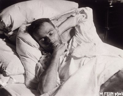 エゴン・シーレの死の床、1918年。 作： Martha Fein