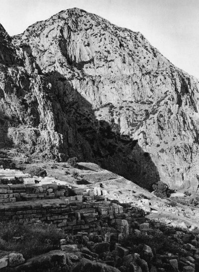 1937年、ギリシャ、パルナッソス山のデルファイとファドリアーデス。 作： Martin Hurlimann