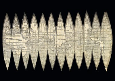 地球儀のゴアのセットの形をした世界地図、1507年 作： Martin Waldseemuller