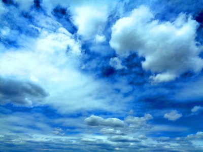 空 作： Martina Konitzky