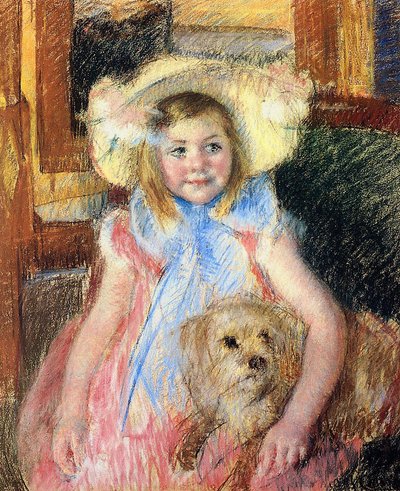 大きな花を咲かせる帽子をかぶったサラ、右を見て、彼女の犬を抱いて、1901年頃（紙にパステル） 作： Mary Cassatt