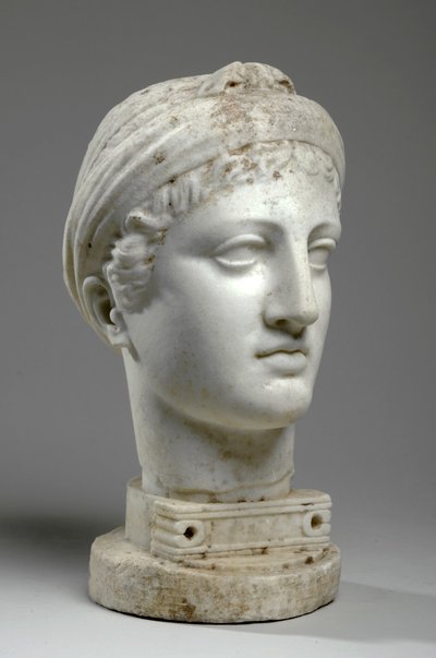 ギリシャの女性の胸像（大理石）（876114も参照） 作： Mary Thornycroft