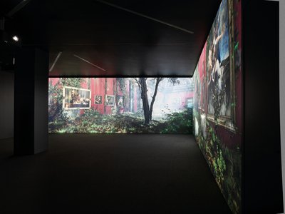 2023年、ロンドンのキューガーデンで開催されるマット・コリショーによる「Petrichor」展（写真） 作： マット・コリショー