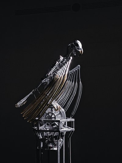 ナーヴラック、2019年（アセタール、アクリル、アルミニウム、真鍮、電気回路、塗装、PVC、樹脂、サーボモーター、スチール） 作： マット・コリショー