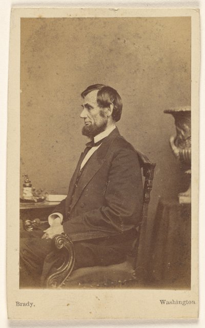 [エイブラハム・リンカーンは横顔で座っている] 作： Mathew B. Brady