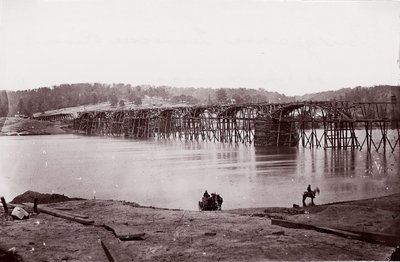 チャタヌーガのテネシー川にかかる橋、1864年頃。 作： Mathew Brady