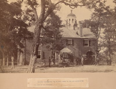 フェアファックス・コート・ハウス（ヴァージニア州）、正面と屋根の上の北軍兵士たち 作： Mathew Brady