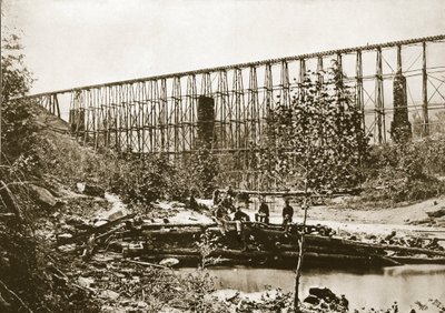 落下水橋、ナッシュビルおよびチャタヌーガ鉄道、1861-65 作： Mathew B. Brady