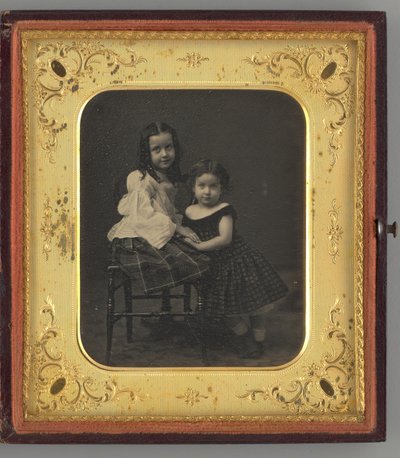 無題 二人の少女の肖像」1861年 作： Mathew Brady