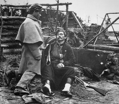 1865年頃の連邦ズアーブ連隊の負傷した兵士（モノクロ写真 作： Mathew Brady