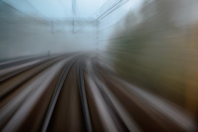  作： 