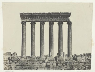 バールベック・ヘリオポリス、太陽の神殿の柱廊、シリア、184951年、印刷は1852年。 作： Maxime Du Camp