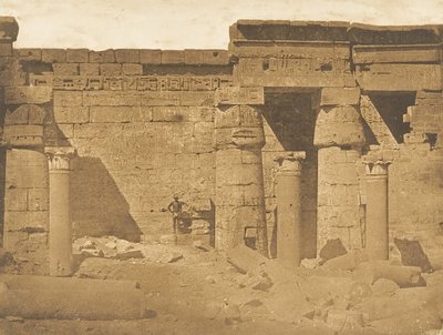 メディネトハブ・テーベのラメセス・メイヤムーン宮殿の中庭 コプト教会の遺構 1849-50年 作： Maxime Du Camp