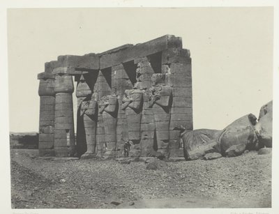 オシマンディアスの墓（ラメッセウム・オクシデンタル）出土のペリスタイル、テーベ、アルバム「エジプト、ヌビエ、パレスチナ、シリア」（1852年）より59枚目 作： Maxime Du Camp