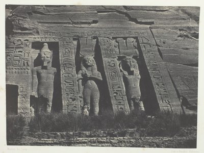 イブサンブール、ハトホルのスペオス北部、ヌビア、184951、1852 年に印刷。 作： Maxime Du Camp