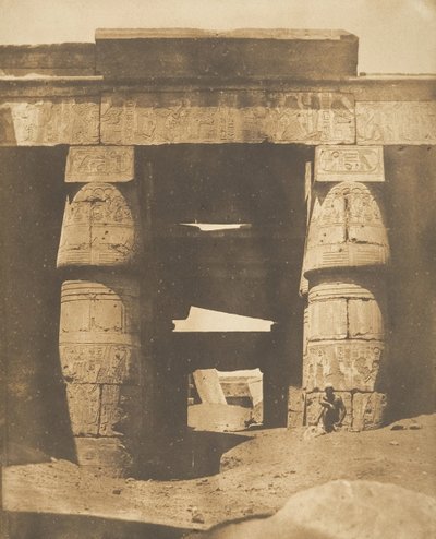 テーベのカルナックにあるコンズ神殿の内部、1849-50年。 作： Maxime Du Camp