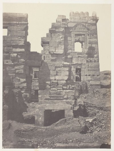 Medinet-Habou、Gynécée de Ramsès-Méiamoun の北側ファサード。 テーベ 作： Maxime Du Camp
