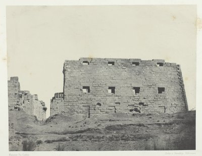 カルナック宮殿、南西部の大塔、テーベ、184951年、1852年印刷。 作： Maxime Du Camp