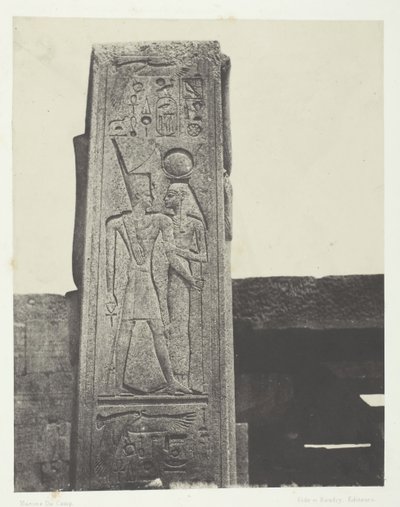 カルナック宮殿、花崗岩の聖域の前の柱、テーベ、184951年、1852年印刷。 作： Maxime Du Camp