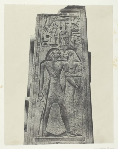 カルナック宮殿、花崗岩の聖域の前の柱、テーベ、184951年、1852年印刷。 作： Maxime Du Camp