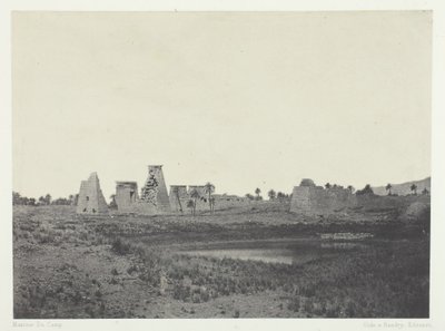 カルナック宮殿、南プロピレア、テーベ、184951年、1852年印刷。 作： Maxime Du Camp