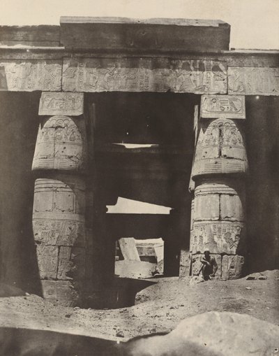 テーベ：カルナック、コンズ神殿のポルティコ、1850年 作： Maxime Du Camp