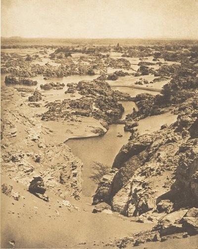 1850年3月24日、Djebel-Aboucirの頂上から撮影された第2のカタラクトの騎馬像。 作： Maxime Du Camp