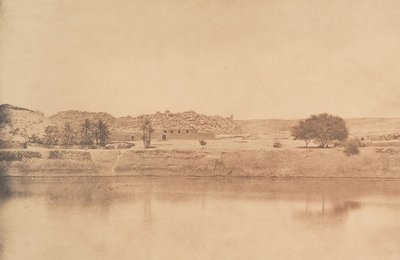 1849-50年、アスワン・ロードのフィラエ-アブ・クリ村の東側からの眺め。 作： Maxime Du Camp