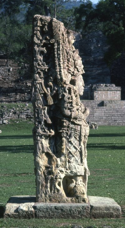 コパン・ステラH、クラシック後期、西暦730年頃 作： Mayan