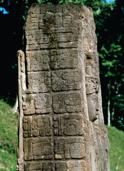 大広場のステイルの詳細 作： Mayan