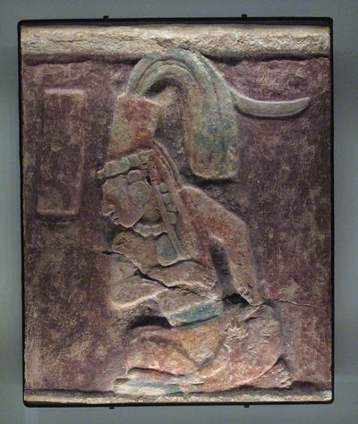 着席した男、エルチコザポテ、ウスマシンタ、古典時代後期、西暦600〜900年 作： Mayan