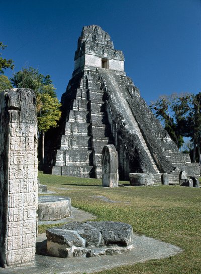 ティカル第1神殿または大ジャガーの神殿、7～8世紀 作： Mayan