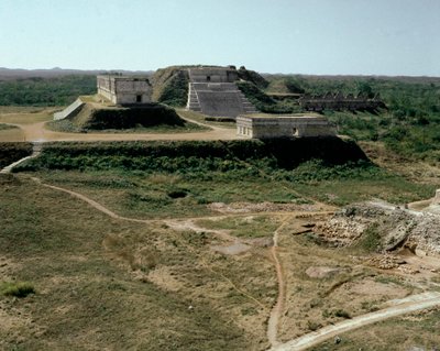 総督府の眺め、9～10世紀 作： Mayan