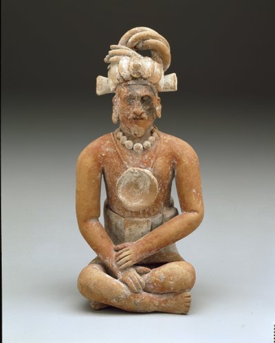 座ったひげを生やした男、後期クラシック時代、c.600-900（セラミックとペイント） 作： Mayan Mayan