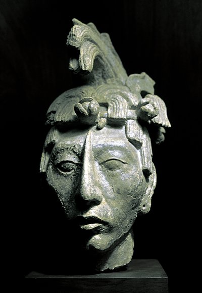 戦士の頭（彫刻、683年頃 作： Mayan Mayan