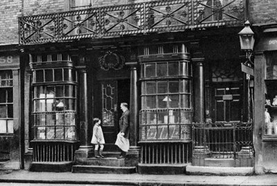 ショップフロント、Artillery Lane、ビショップスゲート、ロンドン、1926-1927。 作： McLeish