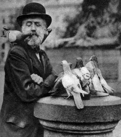 セントポールズの鳩と浮浪者、ロンドン、1926-1927。 作： McLeish