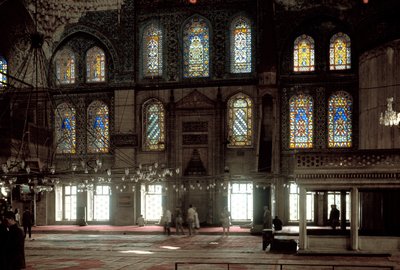 オスマン・アート：1609年から1617年にかけて建設されたブルー・モスクの内観 作： Mehmet Aga
