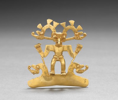バードマンペンダント、c。 700-1550（キャストおよびハンマーゴールド） 作： Mesoamerican Mesoamerican